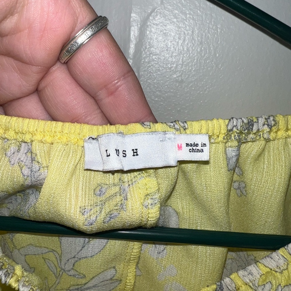 Lush Women’s Yellow Flowy Floral Off The Shoulder Crop Top Size Medium - Picture 5 of 5